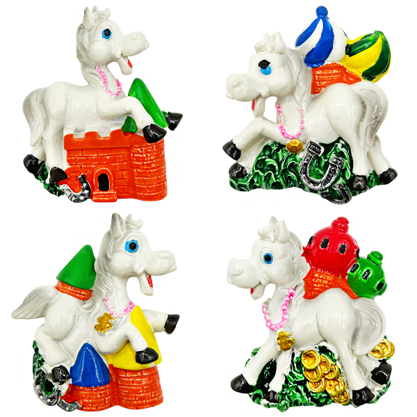 картинка Символ года " KWELT " магнит Белая лошадь, 5,5*6,7см, 4 дизайна (без возможности выбора дизайна), полистоун, пакет