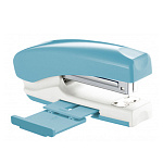 Степлер №24/6, 26/6 на 20л " KW-trio " 100скоб, пластик/металл, два режима скрепления скоб, глубина закладки бумаги 58мм, голубой/белый, встроенный антистеплер, с подставкой под телефон, картонная упаковка